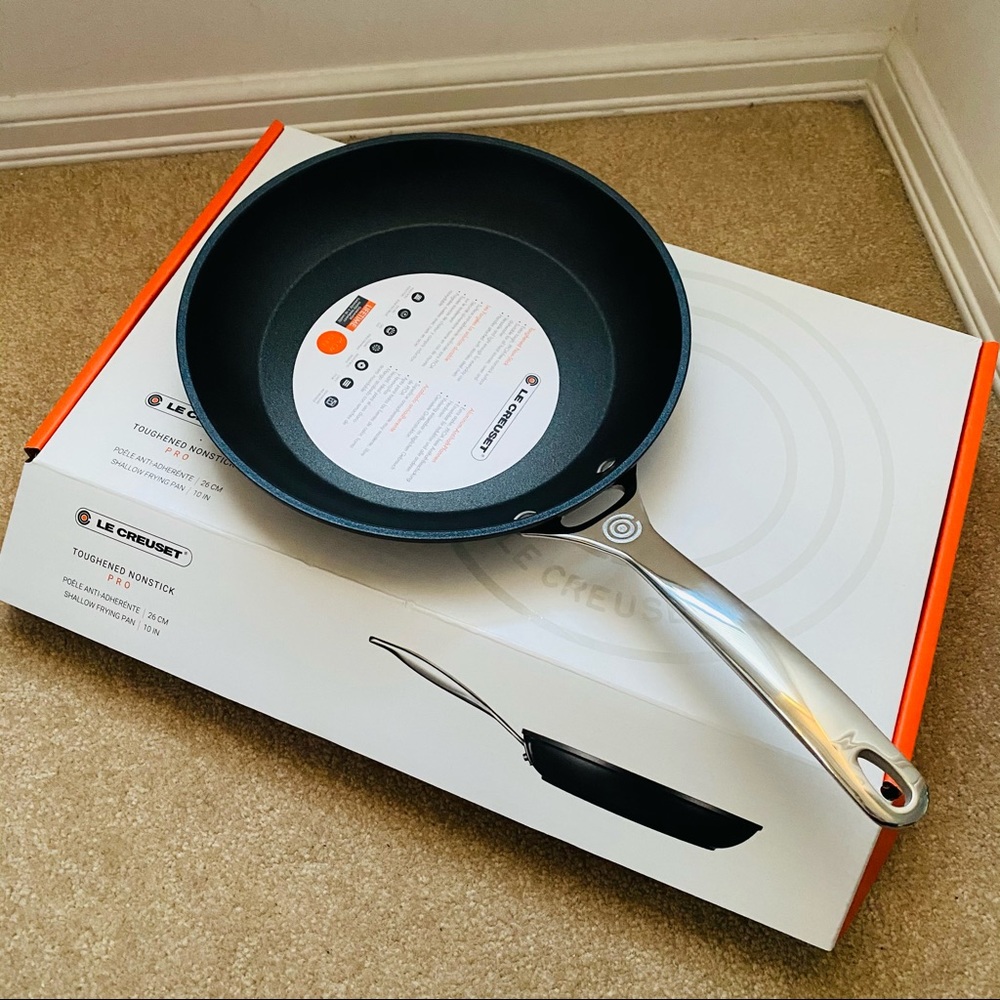 Le Creuset #26 fry pan New